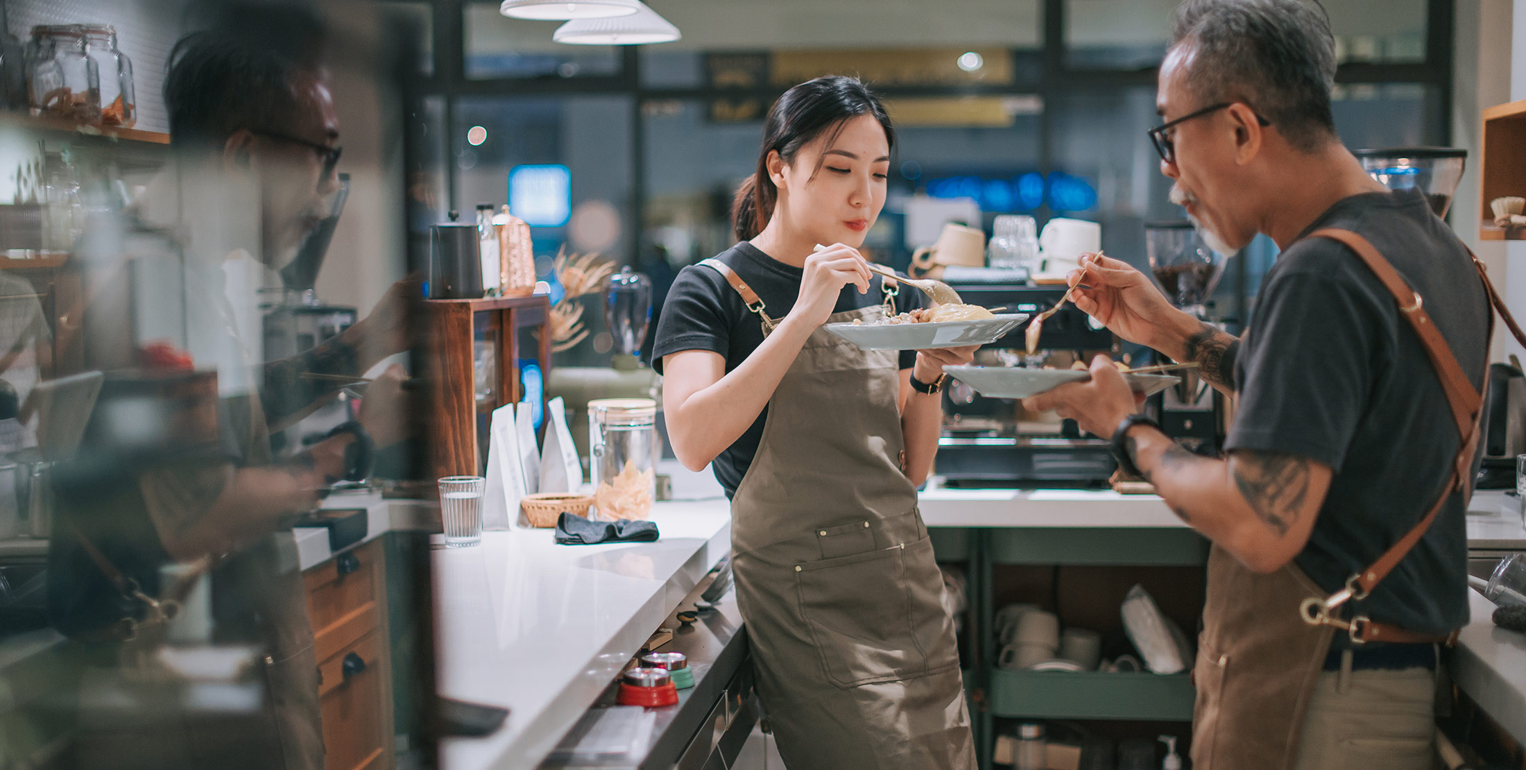 2 employees eating a family meal while before work